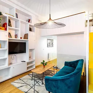 https://guestready-original-duplex-in-the-11th-district.fr-paris.fr