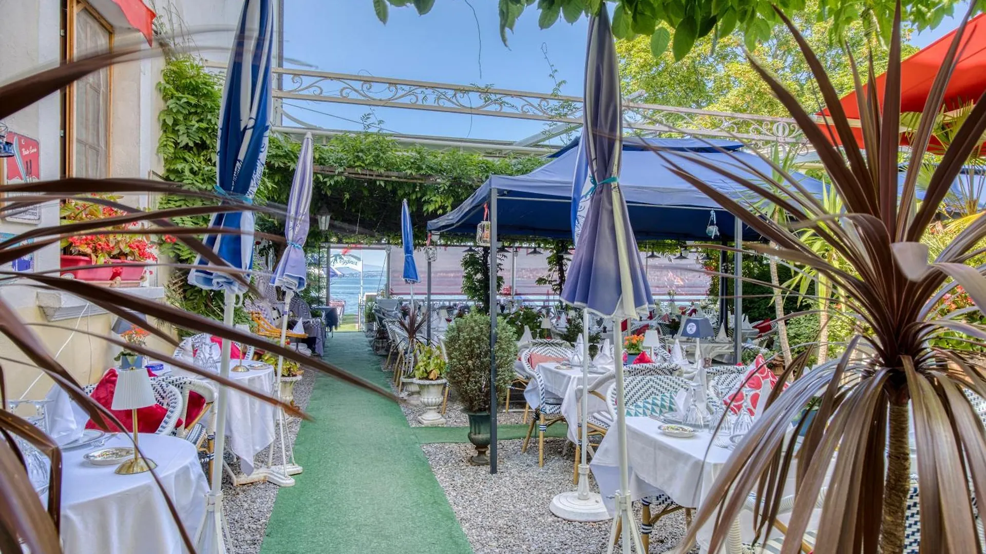 ***  Les Cygnes Hotel Evian-les-Bains France