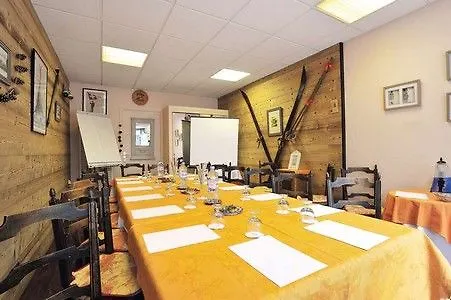 Hotel Les Cygnes Évian-les-Bains 3*,