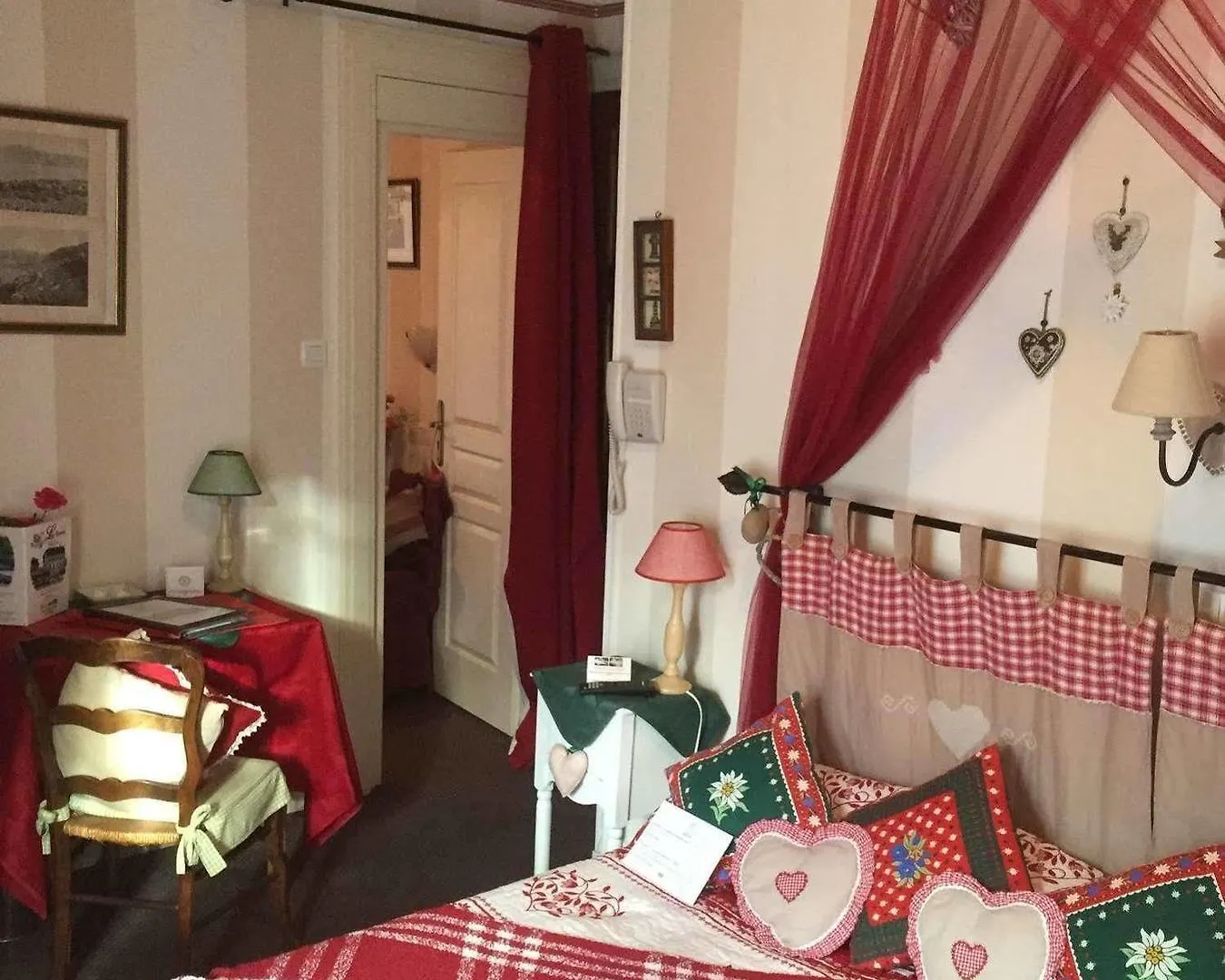 Hotel Les Cygnes Évian-les-Bains 3*,  Francia