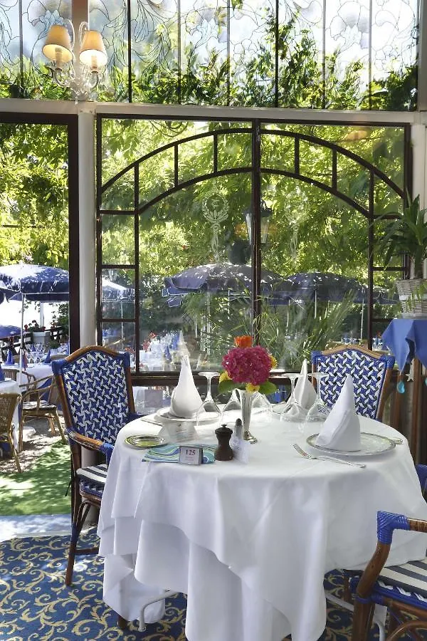 Les Cygnes Hotel Evian-les-Bains 3*,  France